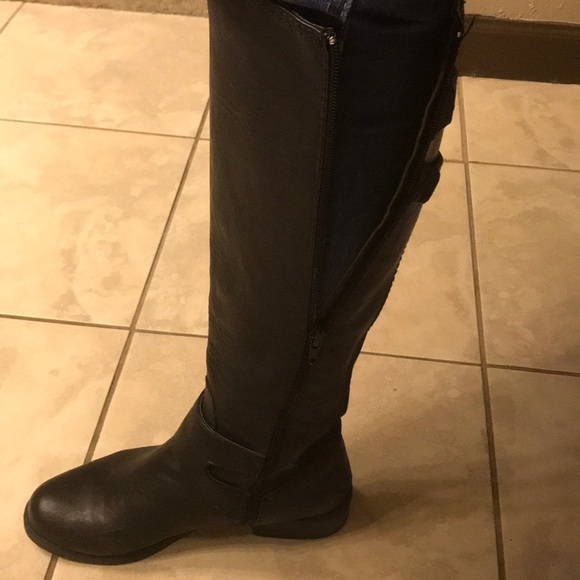 Gap boots - Picture 3 of 3